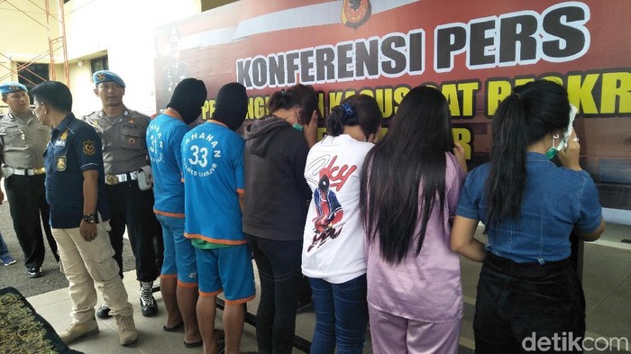 Gadis PSK Cianjur Layani Turis Timur Tengah