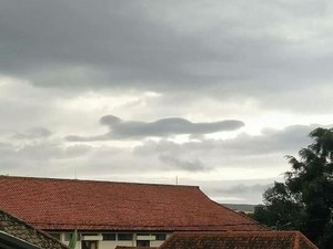 Awan Mirip Macan Loncat Hiasi Langit Lembang, Begini Kata BMKG