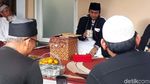 Ini Dia Suami yang Menikah Lagi Diantar Istri