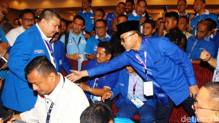 Zulkifli Hasan (Zulhas) terpilih kembali menjadi Ketua Umum PAN. Zulhas mengungguli kandidat lain yaitu Mulfachri dan Dradjad.
