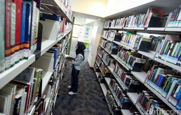 Perpustakaan Kemendikbud sama seperti perpustakaan pada umumnya, cuma koleksi bukunya lebih spesifik ke bidang kebudayaan dan pendidikan. (Rifkianto Nugroho) Perpustakaan Kemendikbud sama seperti perpustakaan pada umumnya, cuma koleksi bukunya lebih spesifik ke bidang kebudayaan dan pendidikan. (Rifkianto Nugroho)