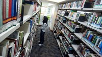 Perpustakaan Kemendikbud sama seperti perpustakaan pada umumnya, cuma koleksi bukunya lebih spesifik ke bidang kebudayaan dan pendidikan. (Rifkianto Nugroho)