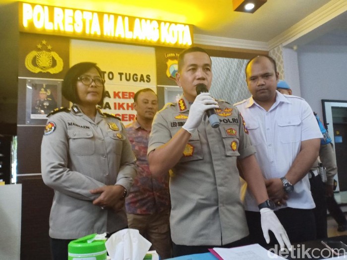 Polisi menetapkan dua tersangka kasus kekerasan pelajar SMP di Kota Malang. Mereka merupakan pelajar kelas 7 dan 8 di sekolah tempat korban belajar.