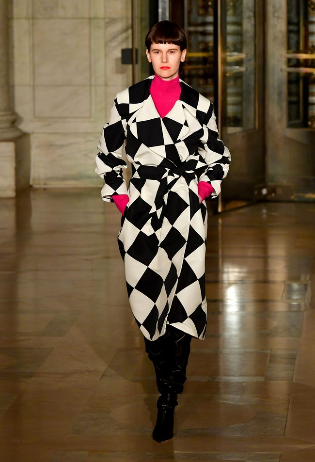 Fashion show Oscar De La Renta menampilkan koleksi gaun malam terbarunya di New York Fashion Week 2020, New York, Senin [10/2/2020]. Photo by Slaven Vlasic/Getty Images.