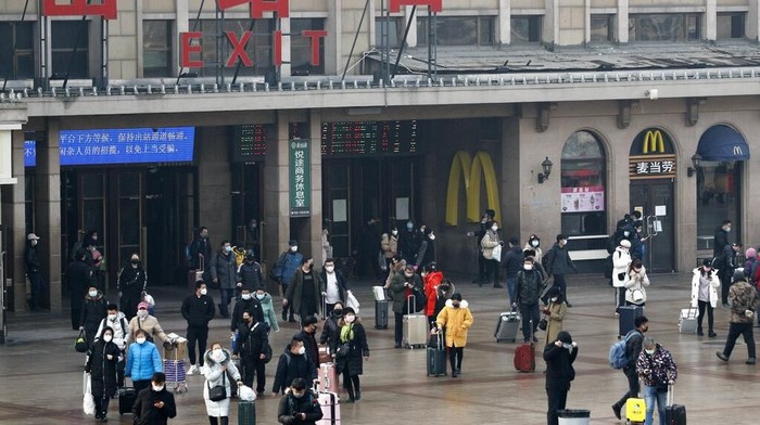Libur Tahun Baru Imlek telah berakhir sejak Senin (10/2) lalu. Warga mulai kembali ke Beijing dengan kenakan masker dan alat pelindung guna cegah virus corona.