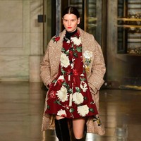 Fashion show Oscar De La Renta menampilkan koleksi gaun malam terbarunya di New York Fashion Week 2020, New York, Senin [10/2/2020]. Photo by Slaven Vlasic/Getty Images.