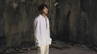Teaser j-hope dalam versi white. (Big Hit Labels) 
