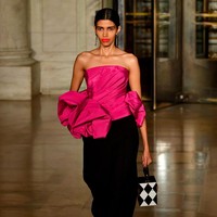 Fashion show Oscar De La Renta menampilkan koleksi gaun malam terbarunya di New York Fashion Week 2020, New York, Senin [10/2/2020]. Photo by Slaven Vlasic/Getty Images.