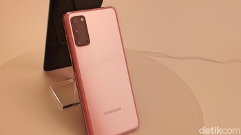 Punya Dimensi Dimensi: 151,7 x 69,1 x 7,9 mm Bobot: 163 gram. Foto: Fino Yurio Kristo/detikINET