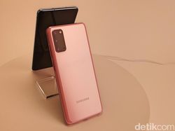 Penampakan Galaxy S20 dan S20 Plus, Pilih Mana?