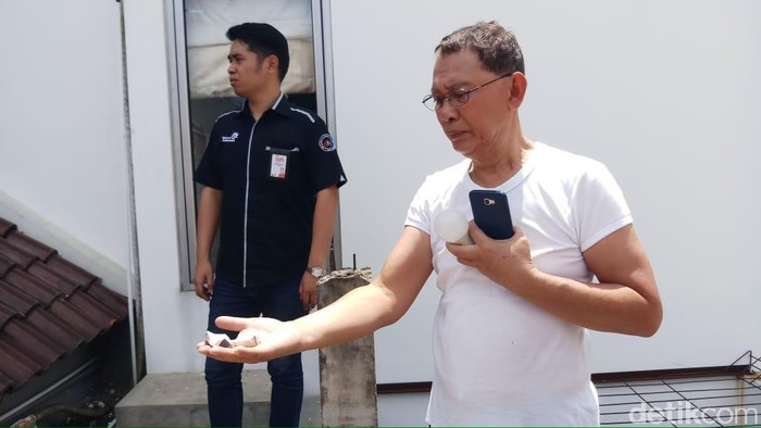 Rumah rusak di sekitar Gardu Induk Cawang