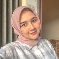 Pemain Jin dan Jun itu berencana akan menikahi Una sebelum puasa. Hal itu dikarenakan ia masih menunggu Una Maulina untuk menyelesaikan kuliahnya. Sahrul Gunawan sebelumnya menikah dengan Indriani Hadi selama sembilan tahun. Pernikahan yang dikaruniai tiga orang anak itu berakhir dengan perceraian pada 2016. Foto: instagram @unamaulina.