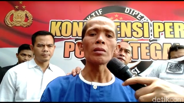 Murja pelaku begal payudara sadis di  Tegal berbaju biru