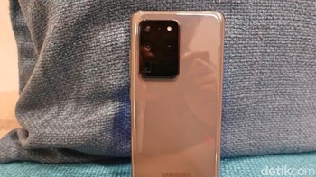 Galaxy S20 Ultra dijual di Indonesia dengan harga Rp 18,499 juta. Foto: Fino Yurio Kristo