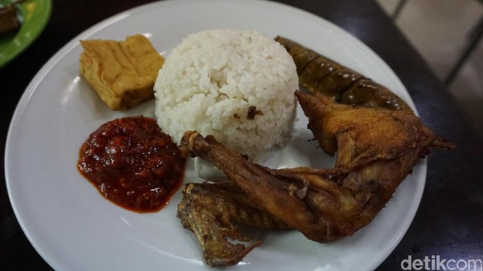 Ayam goreng legendaris di Jakarta