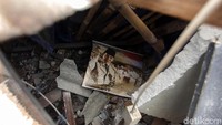Bangunan kosan itu pun diketahui tak memiliki Izin Mendirikan Bangunan (IMB).