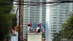 Kabel Semrawut di Kuningan Dirapikan