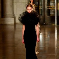 Fashion show Oscar De La Renta menampilkan koleksi gaun malam terbarunya di New York Fashion Week 2020, New York, Senin [10/2/2020]. Photo by Slaven Vlasic/Getty Images.