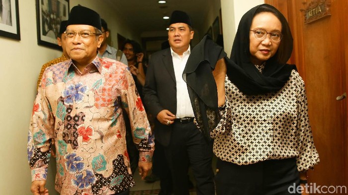 Menteri Luar Negeri RI (Menlu) Retno LP Marsudi menyambangi kantor Pengurus Besar Nahdlatul Ulama (PBNU), Jakarta, Selasa (11/2/2020). Kedatangan Retno dalam rangka bertemu dengan Ketua Umum PBNU Said Aqil Siradj.