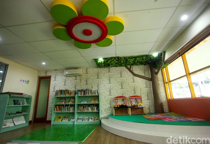 Perpustakaan Kemendikbud bisa jadi destinasi menarik bagi para pencinta buku di Jakarta. Tak hanya punya koleksi yang lengkap, perpustakaan ini juga canggih lho