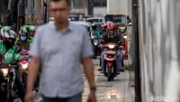 Selain itu juga tentunya membahayakan pengguna jalan.