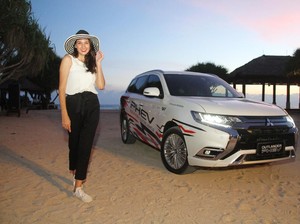 Nadine Chandrawinata Penyuka Traveling yang Doyan Offroad