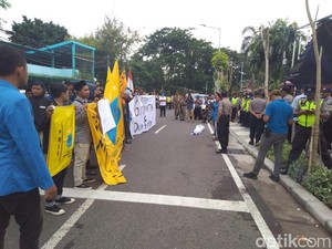 Demo di Kantor Diknas Jatim, PMII Tuntut ASN Netral di Pilwali Surabaya