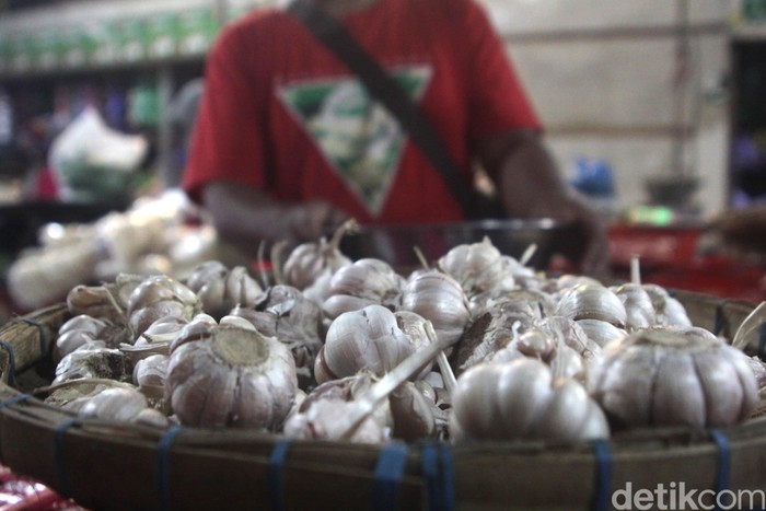 Bawang putih melonjak