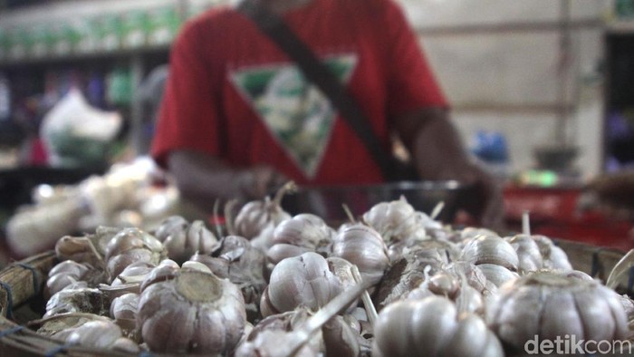 Bawang putih melonjak