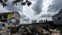 Saat bangunan kosan itu rubuh pada Sabtu (8/2) lalu diketahui tak ada korban jiwa akibat peristiwa tersebut.