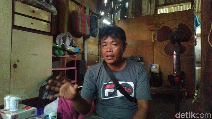 Sopir angkot di Kota Semarang, Nurul Mukminin (46), jadi buah bibir karena bawa dua putrinya, Balqis Choirun Najwa (7) dan Bilqis Choirun Nisa (3,5 bulan) bekerja, Selasa (11/2/2020).