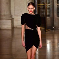 Fashion show Oscar De La Renta menampilkan koleksi gaun malam terbarunya di New York Fashion Week 2020, New York, Senin [10/2/2020]. Photo by Slaven Vlasic/Getty Images.