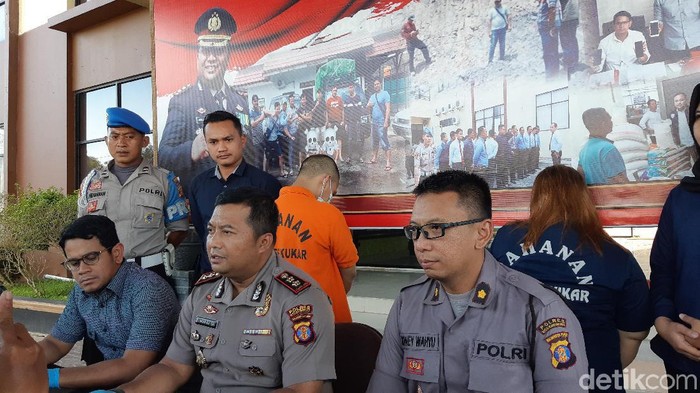 Polres Kukar tangkap dua muncikari yang libatkan anak-anak dalam prostitusi online (Yovanda/detikcom)