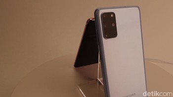 Galaxy S20 Plus punya kamera Ultra Wide 12 MP, Wide Angle 12 MP, Telephoto 64 MP dan DepthVision. Foto: Fino Yurio Kristo/detikINET
