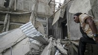 Warga sekitar juga mengaku tidak mengetahui sebab dan perihal apa yang membuat bangunan tersebut ambruk.