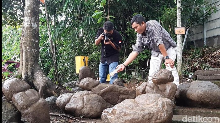Patung terkubur di taman wisata di tasikmalaya
