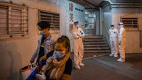 Dua orang lainnya meninggal di Hong Kong dan Filipina. Dengan demikian, total 1.018 orang meninggal akibat virus corona secara global.