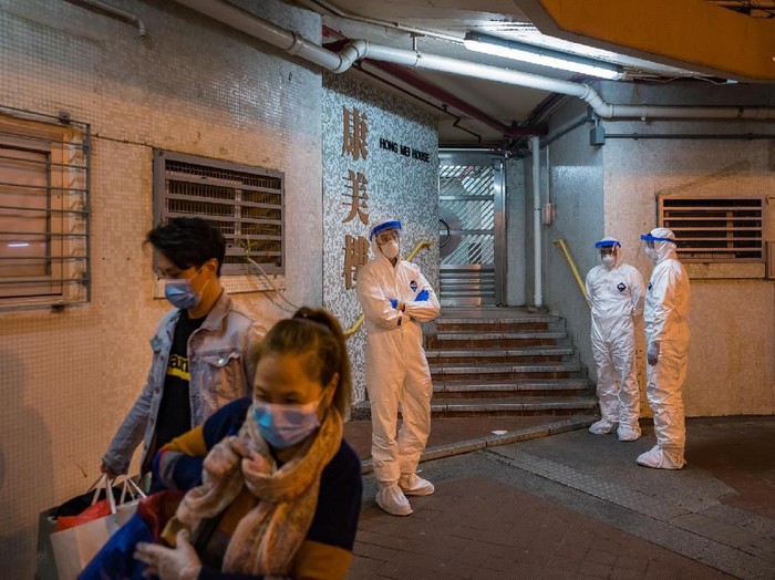 Untuk pertama kalinya, jumlah kematian per hari akibat wabah virus corona di China menembus angka 100 orang. Sedikitnya 108 orang meninggal dalam 24 jam pada Senin (10/2).