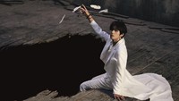 Foto teaser V versi putih. (Big Hit Labels) 