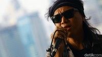 Sosoknya akan terus dikenang sebagai salah satu personel grup musik yang membesarkan genre reggae di Indonesia. (Foto: Muhammad Ridho) 