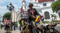Nanang bersama Erwin mendapatkan penghargaan LEPRID atas rekor pesepeda tuna daksa dan tuna rungu pertama di Indonesia yang bersepeda dari Banyuwangi, Jawa Timur menuju Kilometer Nol Sabang, Aceh.