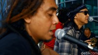 Selain itu, Steven & Coconut Treez juga baru merilis single berjudul Fallin yang menandai comeback mereka. (Foto: Muhammad Ridho) 