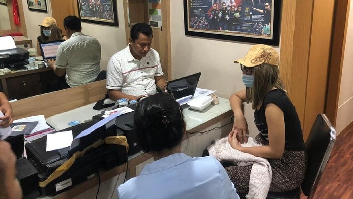 Lucinta Luna Diamankan Polisi