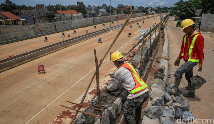 Pembangunan ruas Tol Serpong-Cinere terus dikebut. Proyek jalan tol ini diharapkan dapat rampung akhir semeter 1 2020 sehingga dapat segera beroperasi tahun ini