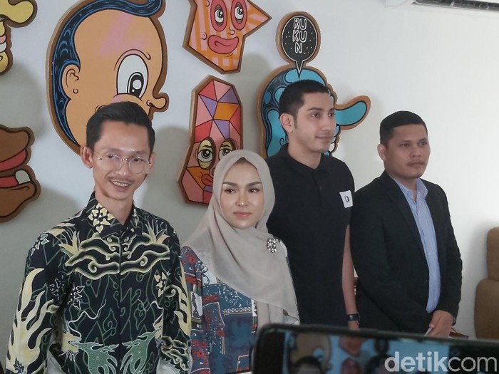 Jumpa pers Medina Zein (Pingkan/detikcom) Jumpa pers Medina Zein (Pingkan/detikcom)