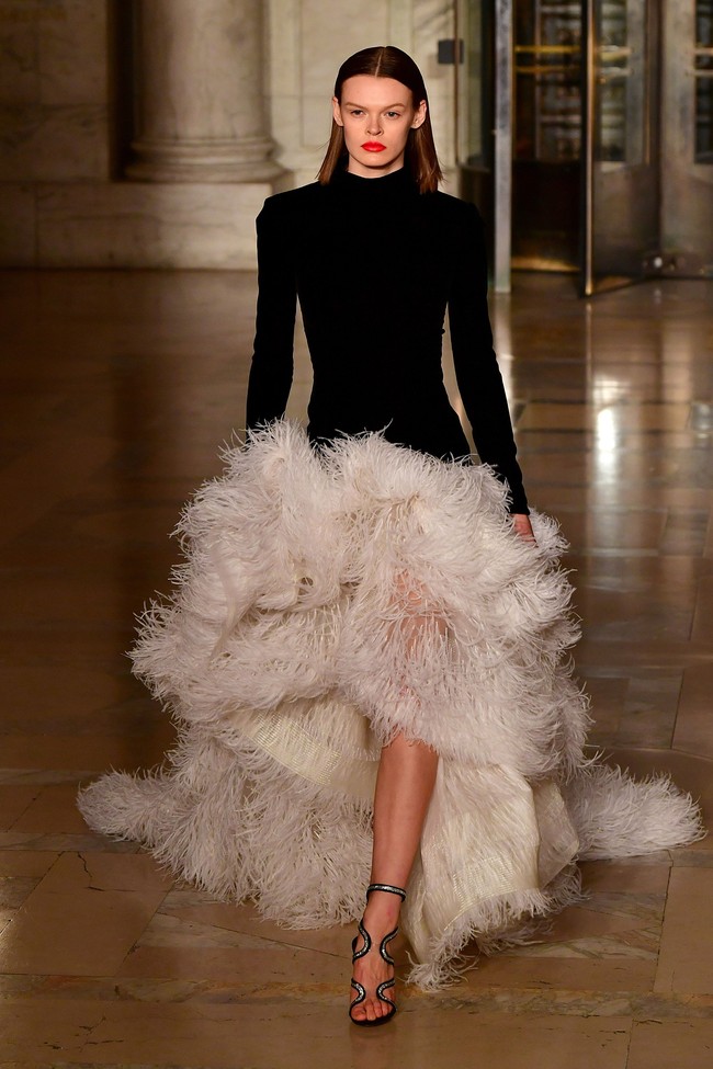 Fashion show Oscar De La Renta menampilkan koleksi gaun malam terbarunya di New York Fashion Week 2020, New York, Senin [10/2/2020]. Photo by Slaven Vlasic/Getty Images.