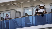 Kapal pesiar Diamond Princess diketahui membawa 3.711 orang, yang terdiri dari 2.666 penumpang dan 1.045 awak, ini telah dikarantina di Pelabuhan Yokohama sejak 3 Februari lalu. AP Photo/Jae C. Hong.