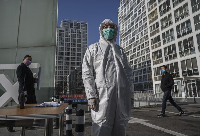 Untuk pertama kalinya, jumlah kematian per hari akibat wabah virus corona di China menembus angka 100 orang. Sedikitnya 108 orang meninggal dalam 24 jam pada Senin (10/2).