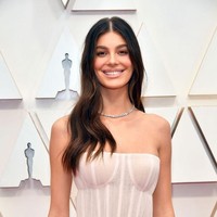 Pertamakali datang bersama ke acara penghargaan, Leonardo DiCaprio tak mau berpose bersama kekasih cantiknya Camila Morrone di karpet merah. Camila yang diketahui berusia 23 tahun lebih muda dari bintang film Titanic itu melenggang sendiri di karpet merah dan saat difoto oleh para fotografer. Foto: Amy Sussman/Getty Images, Dok. Instagram