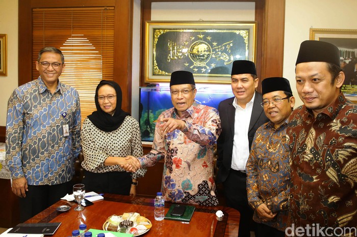 Menlu Retno Marsudi Bertemu Ketum PBNU Said Aqil Menteri Luar Negeri RI (Menlu) Retno LP Marsudi menyambangi kantor Pengurus Besar Nahdlatul Ulama (PBNU), Jakarta, Selasa (11/2/2020). Kedatangan Retno dalam rangka bertemu dengan Ketua Umum PBNU Said Aqil Siradj.